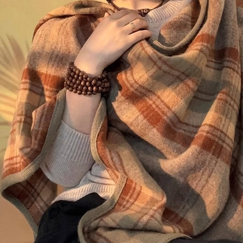 Vuneni trokutasti šal za zimu — warp knitting; održava toplinu; glavna tkanina: vuna; sadržaj vlakana: >96%; obrada: tkanje