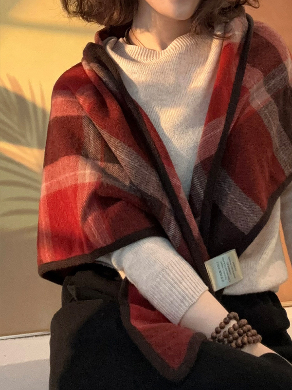 Vuneni trokutasti šal za zimu — warp knitting; održava toplinu; glavna tkanina: vuna; sadržaj vlakana: >96%; obrada: tkanje