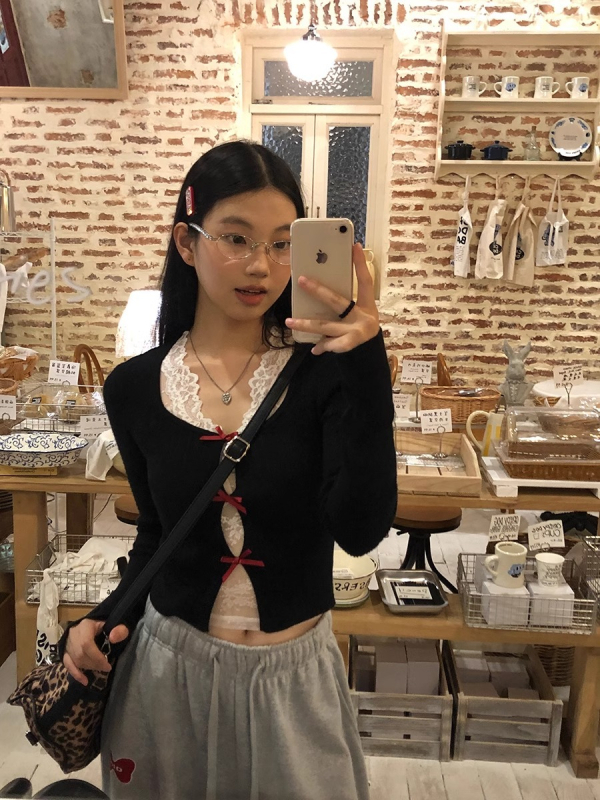 Poliestersko usko prilagođeno bez rukava gornji dio s čipkom i polo ovratnikom, jednoubojni uzorak (glavni sadržaj tkanine 30-50%)