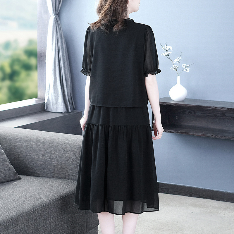 Haljina od šifona s 90-95% poliestera, duljina 99 cm, elegantan stil, presovan završetak
