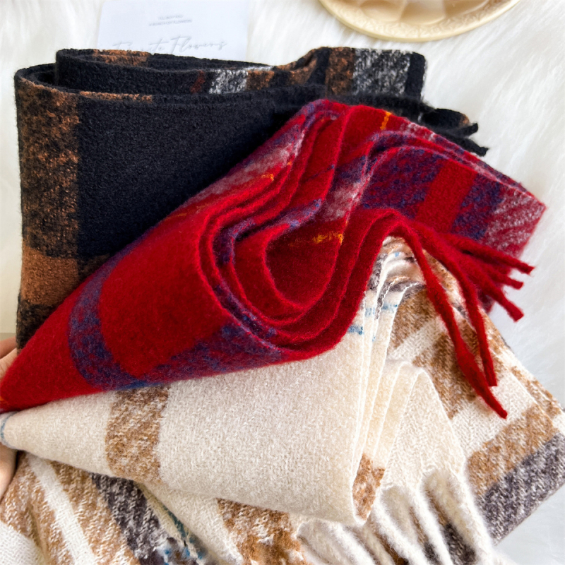 Ženski zimski šal s resicama, karirani geometrijski uzorak, warp pletenje, poliester (imitacija kašmira), topao, srednje duljine