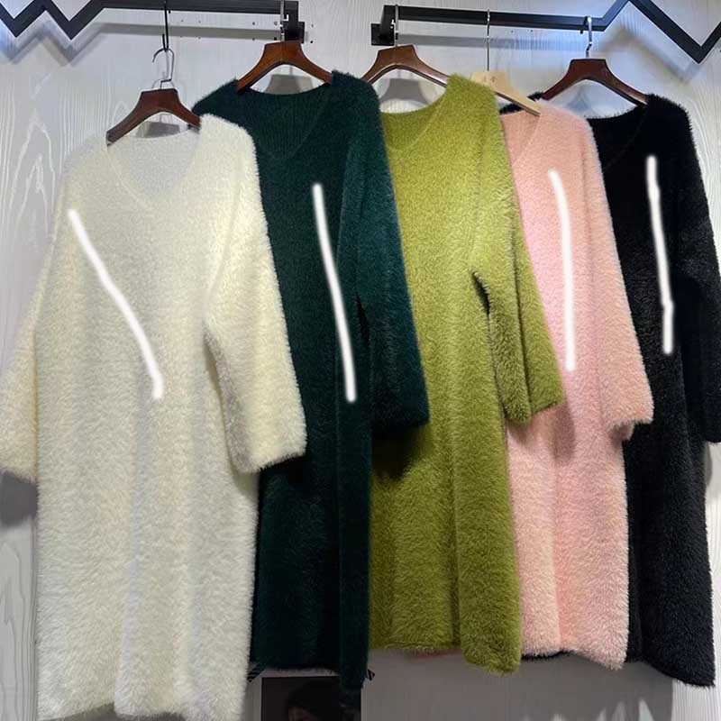 Debeli pulover od umjetnog mink velura, V-izrez, dugi rukavi, duljina 80–100 cm, standardni kroj
