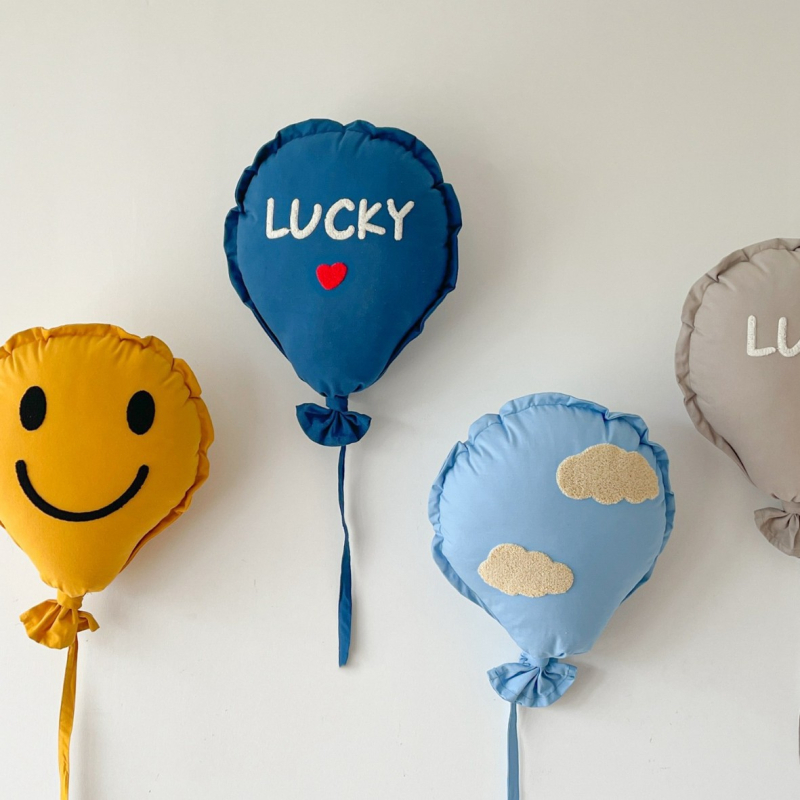 Vankúš INS štýlu — bavlnený poťah, polyesterová výplň, tlačený textil