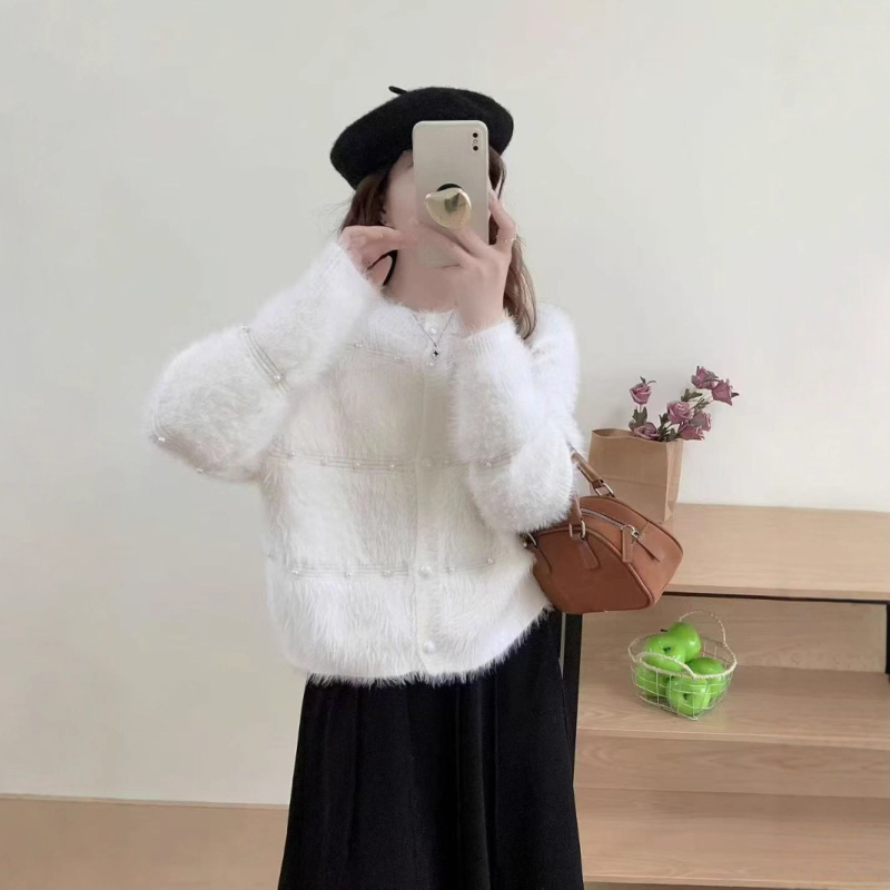 Cardigan u Chanel stilu s kristalima, kratki kroj, okrugli ovratnik, dugi rukavi, jesensko-zimsko izdanje 2025