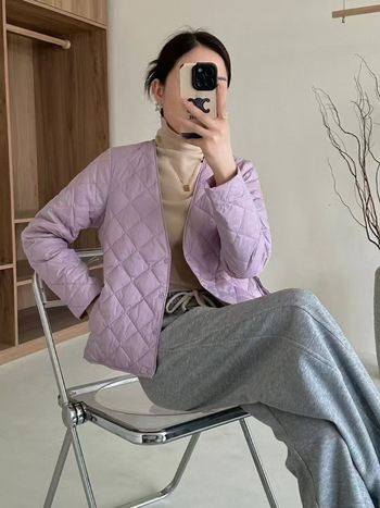 Пухено женско яке с гъши пух, тънък, полиестерна материя, V-образна яка, съдържание на пух 85–90%