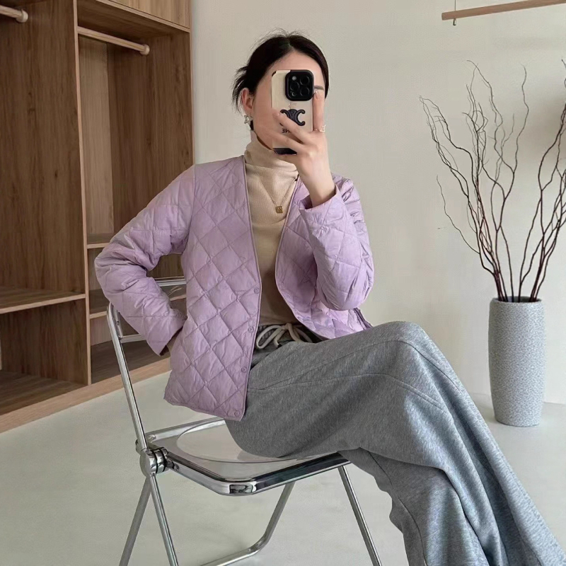 Пухено женско яке с гъши пух, тънък, полиестерна материя, V-образна яка, съдържание на пух 85–90%