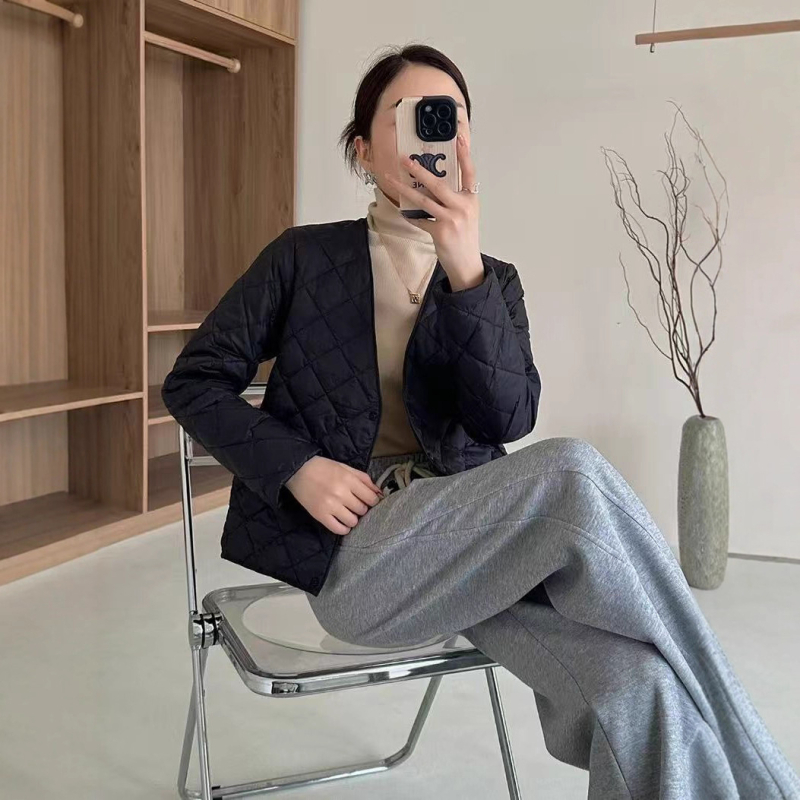 Пухено женско яке с гъши пух, тънък, полиестерна материя, V-образна яка, съдържание на пух 85–90%