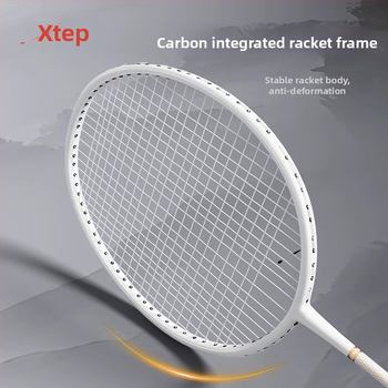 Ρακέτα Μπάντμιντον από ανθρακονήματα, ελαφριά, ενιαίου σχεδιασμού, ευθύς άξονας, 95–100 g, μεσαία σκληρότητα, κατάλληλη για αρχάριους