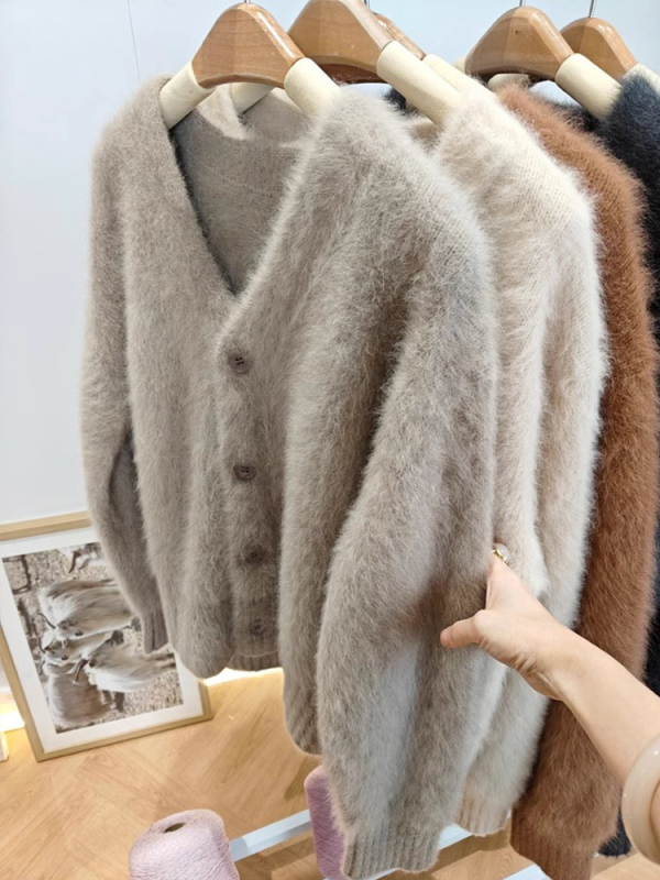 Pleten kardigan s ovratnikom od mink velura, kapuljom, labavim krojem, prednje gumbe