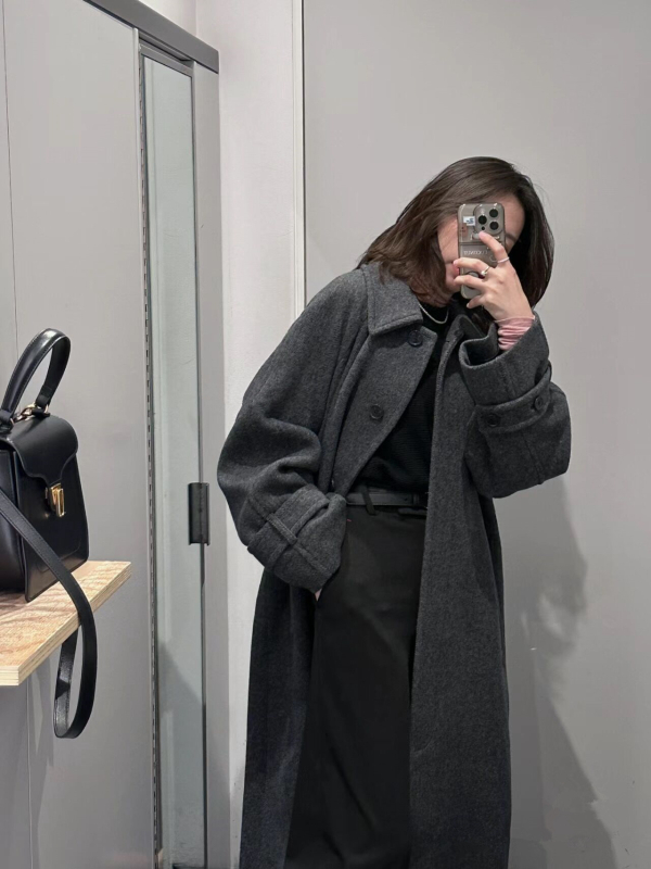 Ženski vuneni kaput s uzorkom herringbone, vuna-lyocell smjesa, produžena duljina 100 cm+, stojeći ovratnik, dugački rukavi