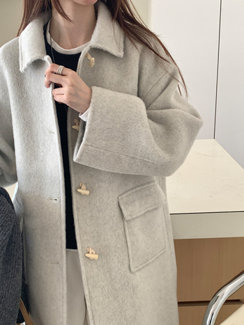 Női gyapjúkabát juhgyapjút tartalmazó, hosszú, gallérral, patentos és csatos záródás, koreai-japán stílus