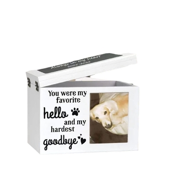 Διατίθενται τεφροδόχοι για κατοικίδια, κατάλληλοι για γάτες και σκύλους, με πλαίσια και επιγραφές για προσωπικές αναμνήσεις