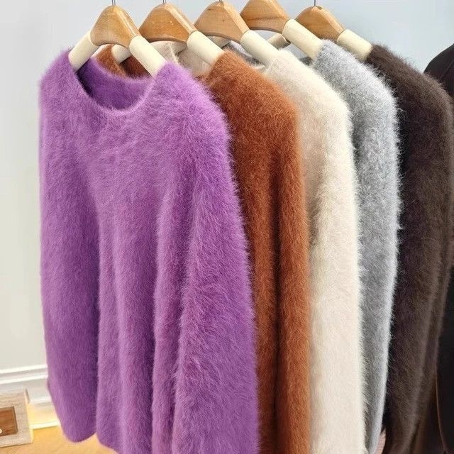 Poliészterből készült kerek nyakú pulóver, faux Mink Velvet textúrával, közepes vastagságú