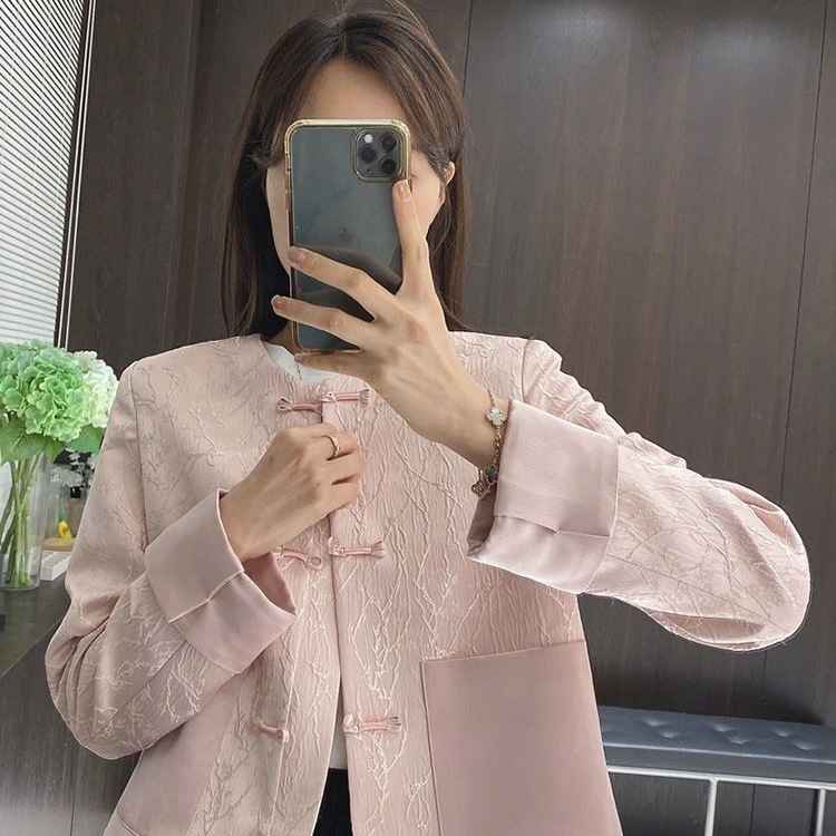 Női rövid kabát, polo gallér, chenille anyag, 90–95% Spandex, egy soros gombolás, 2025 tavasz