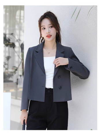Koreai stílusú karcsúsított blézer, egysoros gombolás, kétgombos zárás, poliészter anyag, 2025-ös őszi kiadás
