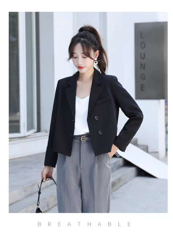 Koreai stílusú karcsúsított blézer, egysoros gombolás, kétgombos zárás, poliészter anyag, 2025-ös őszi kiadás