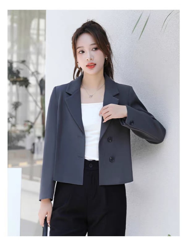 Koreai stílusú karcsúsított blézer, egysoros gombolás, kétgombos zárás, poliészter anyag, 2025-ös őszi kiadás