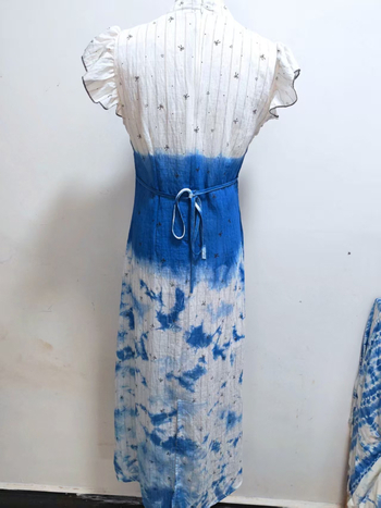 Haljina s tie-dye, patchwork stilom, dugački kroj, ovratnik u obliku slova U