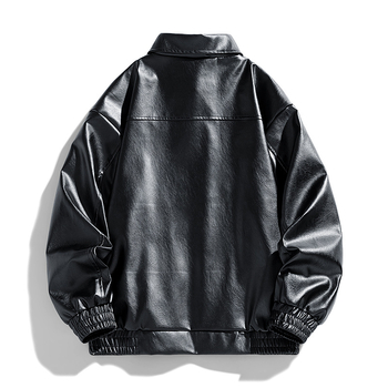 Férfi PU bőrdzseki motoros stílusban, sportos szabás, laza illeszkedés, gallér: rever, dupla gombolás, közepes hossz 65–80 cm, 2025 tavasz