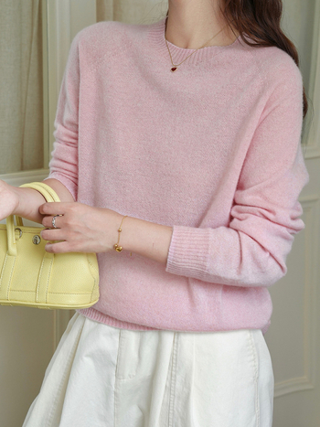 Kasmírszálas pulóver, kerek nyakú, hosszú ujjú, bő szabás