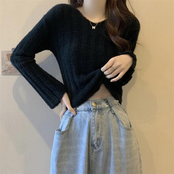 Juhgyapjúból készült kötött pulóver V-nyakkal, derekat szorító rétegző felső