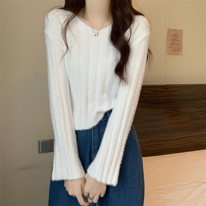 Juhgyapjúból készült kötött pulóver V-nyakkal, derekat szorító rétegző felső