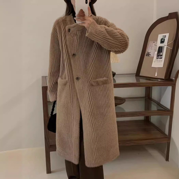 Mesterséges szőrme kabát, butik minőség, OEM/ODM feldolgozás, japán és koreai stílus, szőrme és hímzés (Mesterséges szőrme; Hímzés; OEM/ODM; Japán és Koreai stílus)