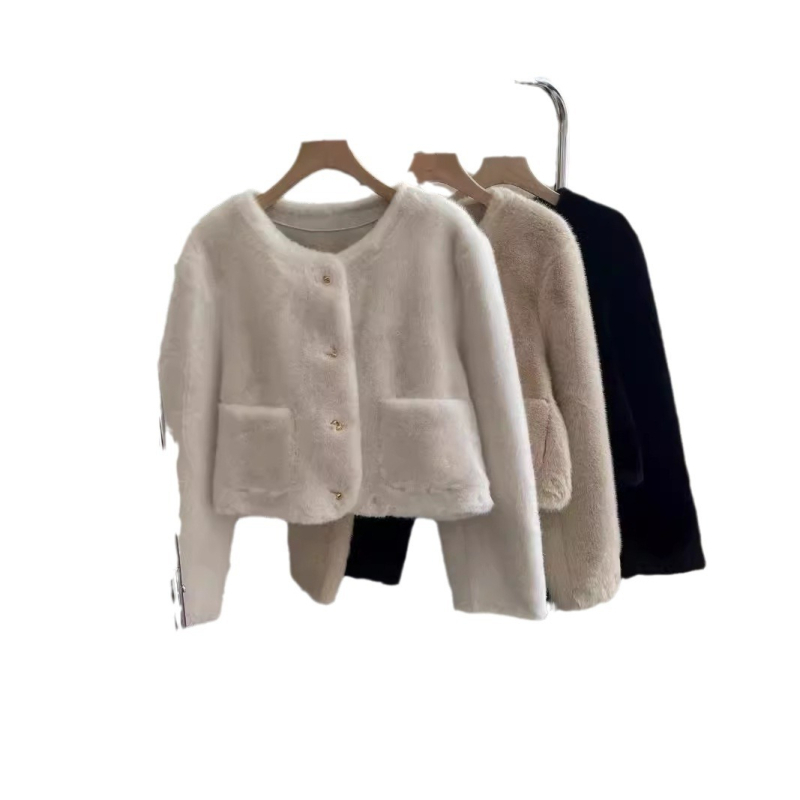 Mesterséges szőrme kabát, butik minőség, OEM/ODM feldolgozás, japán és koreai stílus, szőrme és hímzés (Mesterséges szőrme; Hímzés; OEM/ODM; Japán és Koreai stílus)