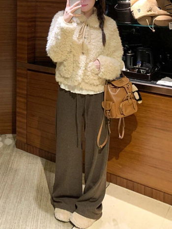 Дамско памучно късо палто с яка от косъм, свободна кройка, дълги ръкави, цип (Зимна колекция 2025)