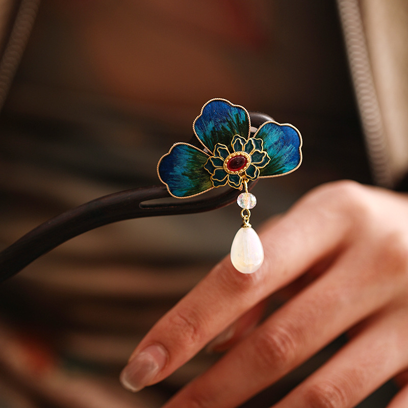 Fa virággal díszített hajcsat, selyem velúr betéttel – etnikus stílusú fejfedő