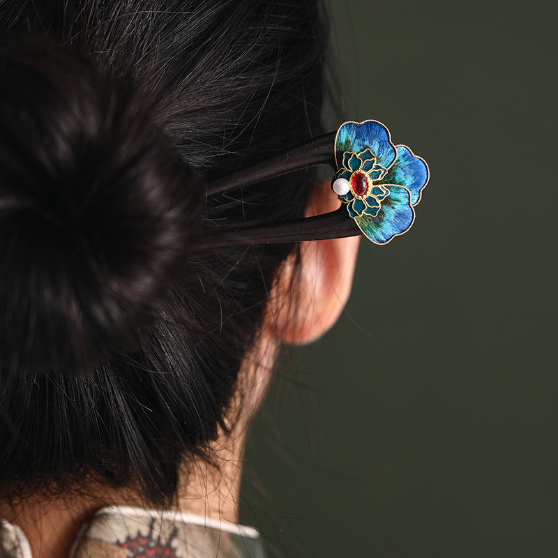 Fa virággal díszített hajcsat, selyem velúr betéttel – etnikus stílusú fejfedő