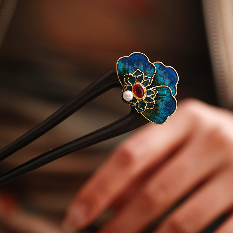 Fa virággal díszített hajcsat, selyem velúr betéttel – etnikus stílusú fejfedő