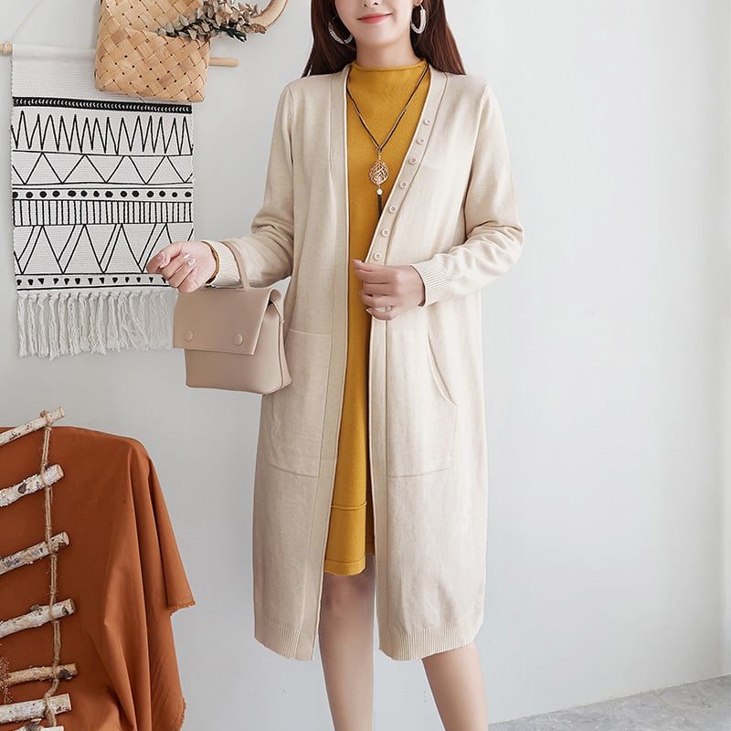 Srednje dugi ženski pleteni kardigan s V izrezom, dugim rukavima i džepovima; tkanina od modalne smjese s krznenom dlakom zeca (95%+ modal)