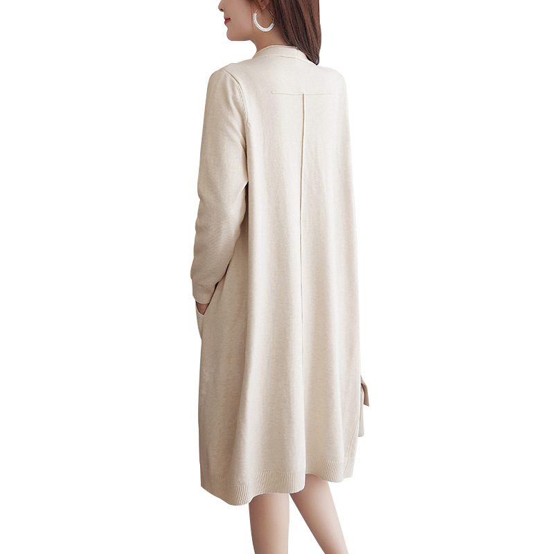 Srednje dugi ženski pleteni kardigan s V izrezom, dugim rukavima i džepovima; tkanina od modalne smjese s krznenom dlakom zeca (95%+ modal)