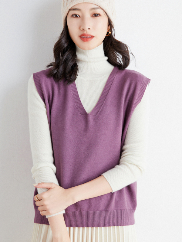 Ženski pleteni vest s V-izrezom, jednobojna boja, slim fit kroj, duljina 50–65 cm, materijal: core yarn s poliester punilom