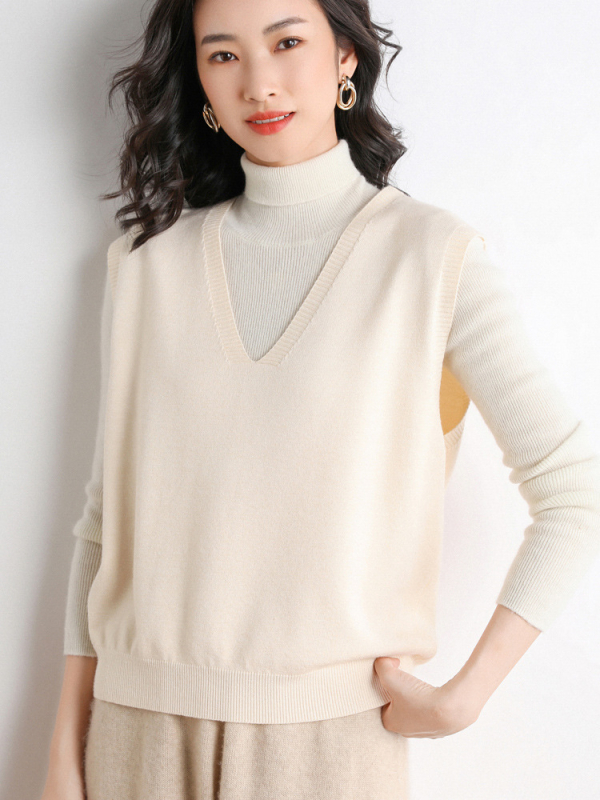 Ženski pleteni vest s V-izrezom, jednobojna boja, slim fit kroj, duljina 50–65 cm, materijal: core yarn s poliester punilom