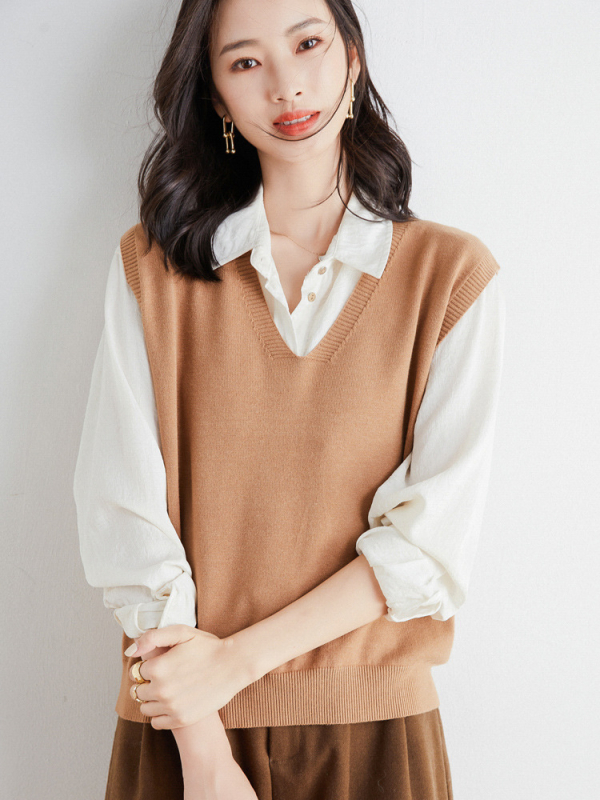 Ženski pleteni vest s V-izrezom, jednobojna boja, slim fit kroj, duljina 50–65 cm, materijal: core yarn s poliester punilom