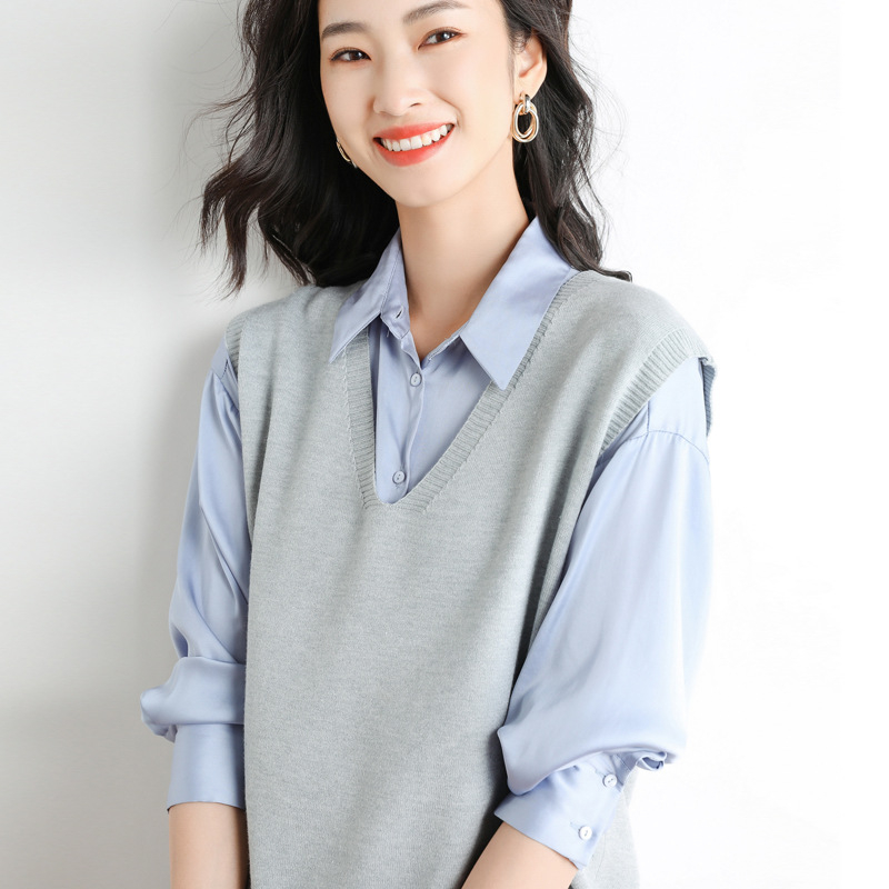 Ženski pleteni vest s V-izrezom, jednobojna boja, slim fit kroj, duljina 50–65 cm, materijal: core yarn s poliester punilom