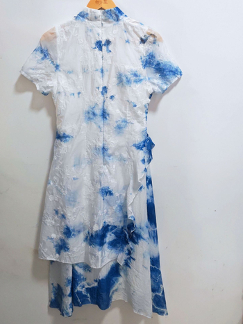 Duga haljina u kineskom stilu s tie-dye, bez rukava, podesiv struk