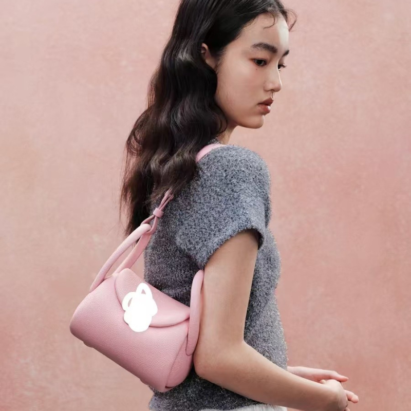 Torba od prave kože u obliku jastuka — cilindrična, magnetno zatvaranje, unutarnja pretinac za telefon, torba s poklopcem