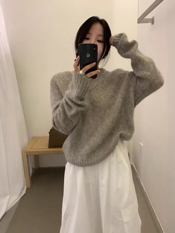 Džemper s V-izrezom i kapucom, širokog kroja, mohair smjesa pletenine, debeli pleteni