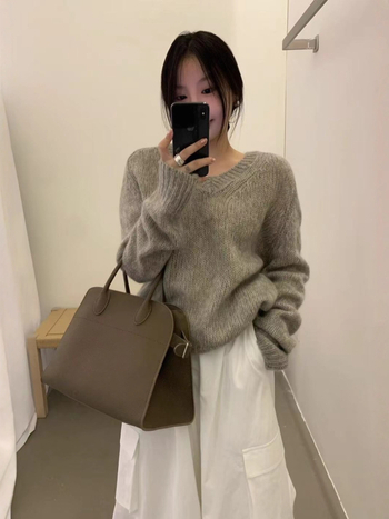 Džemper s V-izrezom i kapucom, širokog kroja, mohair smjesa pletenine, debeli pleteni