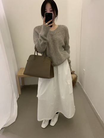 Džemper s V-izrezom i kapucom, širokog kroja, mohair smjesa pletenine, debeli pleteni