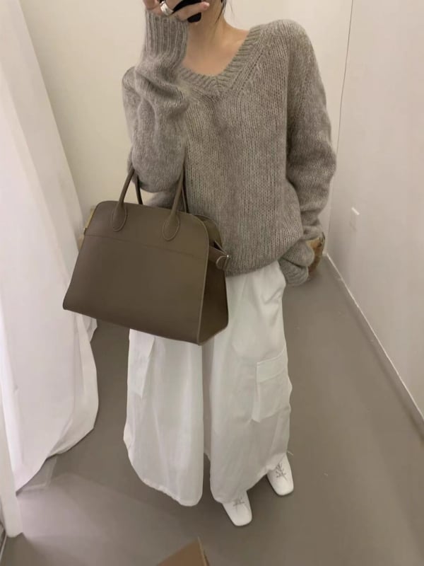 Džemper s V-izrezom i kapucom, širokog kroja, mohair smjesa pletenine, debeli pleteni