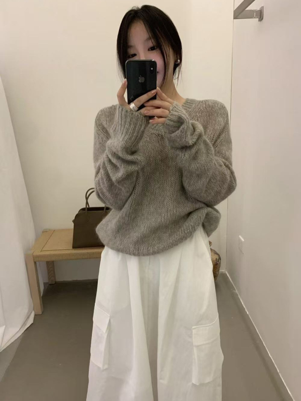 Džemper s V-izrezom i kapucom, širokog kroja, mohair smjesa pletenine, debeli pleteni