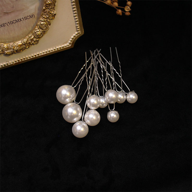 Perlena ukosnica za kosu – cvjetni dizajn u Mori stilu, proljeće 2025