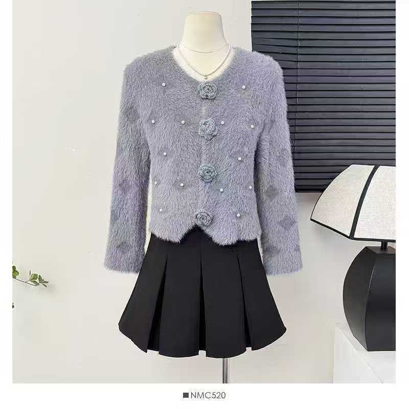 Kardigan od pletenog materijala s pahuljastim nercem izgledom, tiskani uzorak, debeli pleteni materijal, slobodan kroj, okrugli ovratnik, dugi rukavi