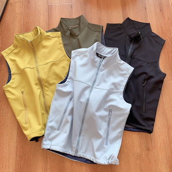 Soft shell prsluk s kapuljačom, slim fit, stojeći ovratnik, dvostruko zatvaranje, pamuk-mješavina tkanine, proljeće 2025