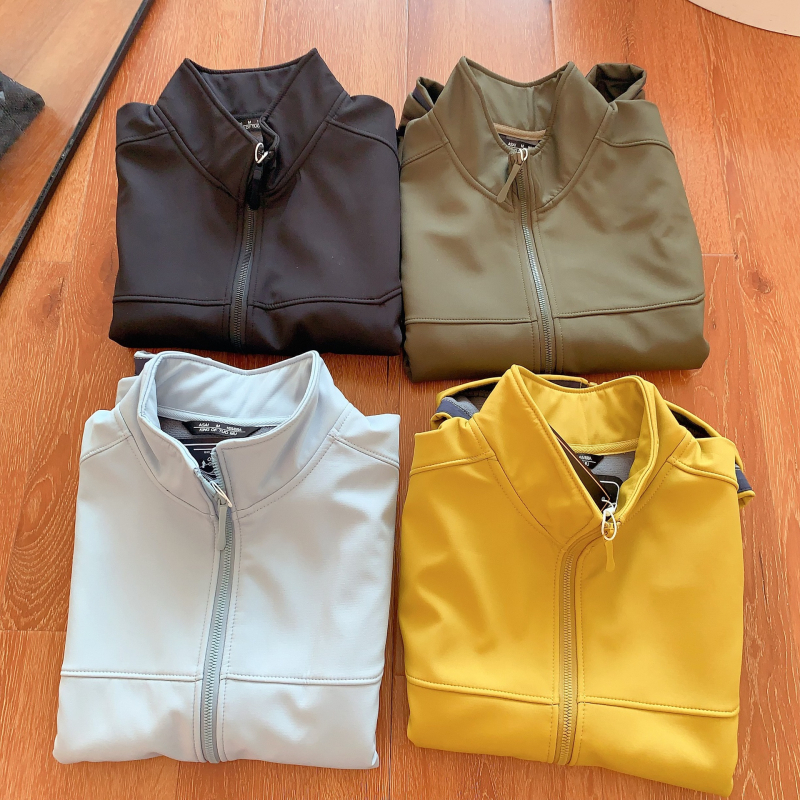 Soft shell prsluk s kapuljačom, slim fit, stojeći ovratnik, dvostruko zatvaranje, pamuk-mješavina tkanine, proljeće 2025