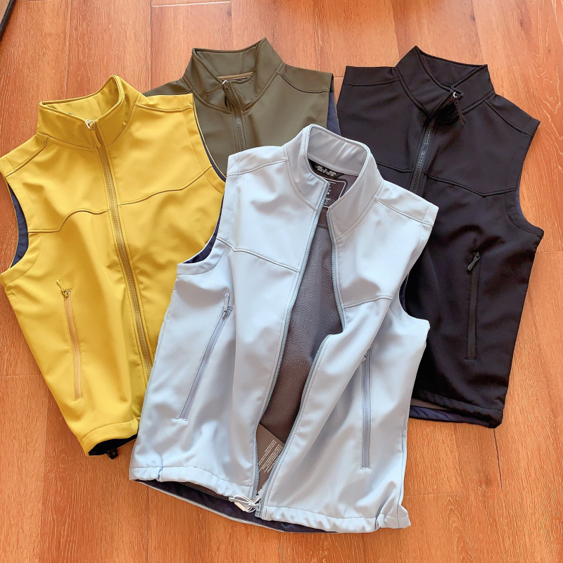 Soft shell prsluk s kapuljačom, slim fit, stojeći ovratnik, dvostruko zatvaranje, pamuk-mješavina tkanine, proljeće 2025